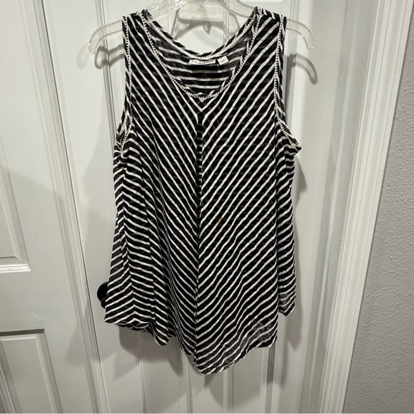 Tops - Title: Studio JPR Black & White Striped Sleeveless Tank Top – Size L